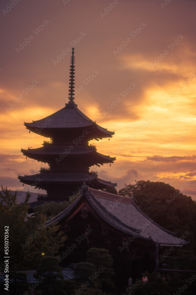 東寺教王護国寺の朝焼け