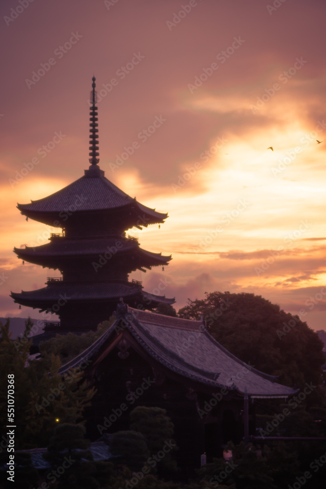 東寺教王護国寺の朝焼け