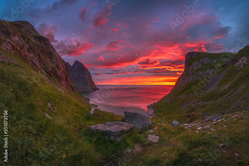 Obraz na płótnie spectacular sunset at kvalvika beach on the lofoten islands, norway w salonie