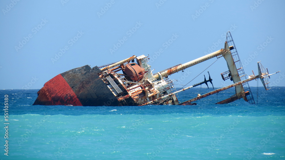 Fotografi Wreck of ship destroyed in Tsunami that hit coastal areas of Indian Ocean on 26 Dec 2004