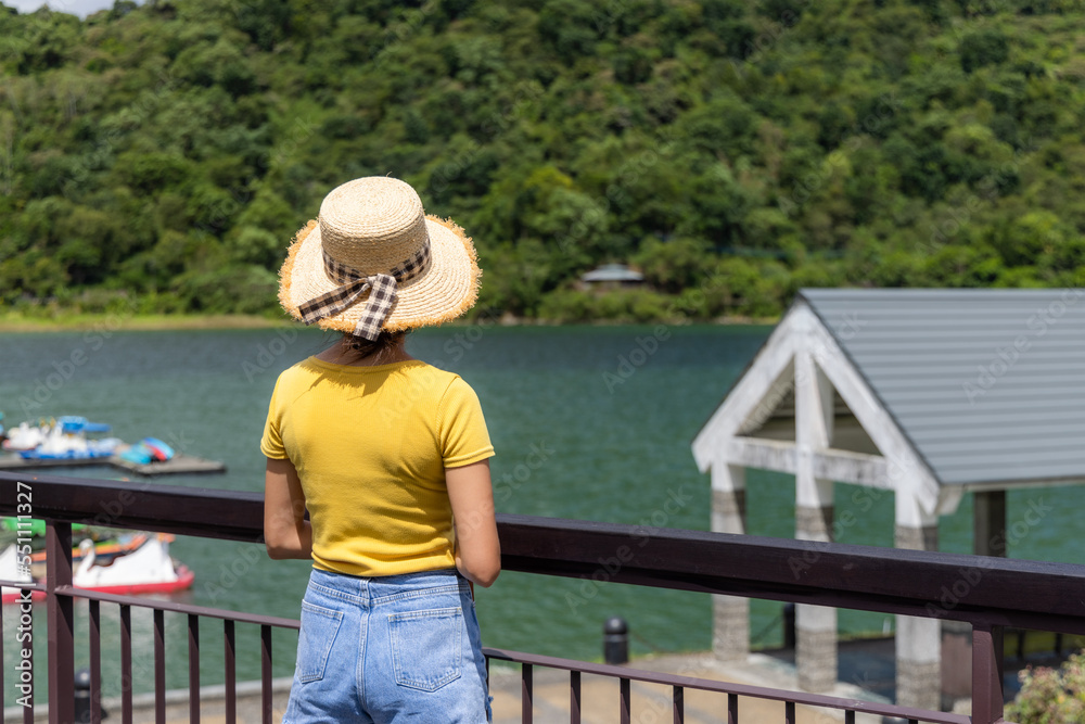 Travel woman enjoy the lake view