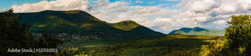Le massif du Chalmont, montagne située au-dessus des villages de Lièpvre et de La Vancelle, Alsace, Vosges, France