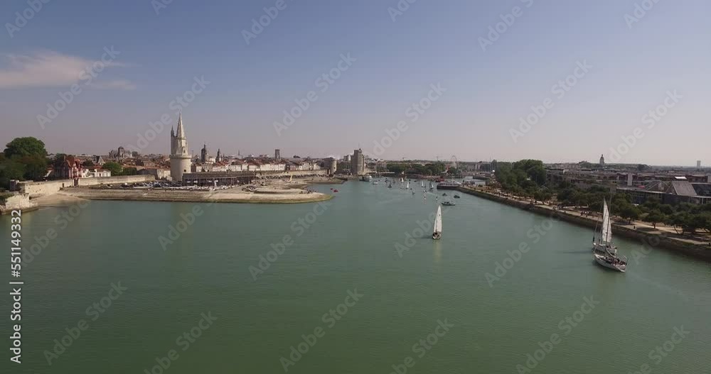 La Rochelle, entrée dans le port - Vue aérienne