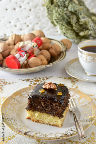 Kawałek makowca świątecznego - tradycyjne ciasto na Boże Narodzenie