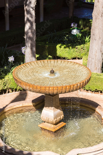 Obraz na plátně Fountain in Moorish palace in Alhambra