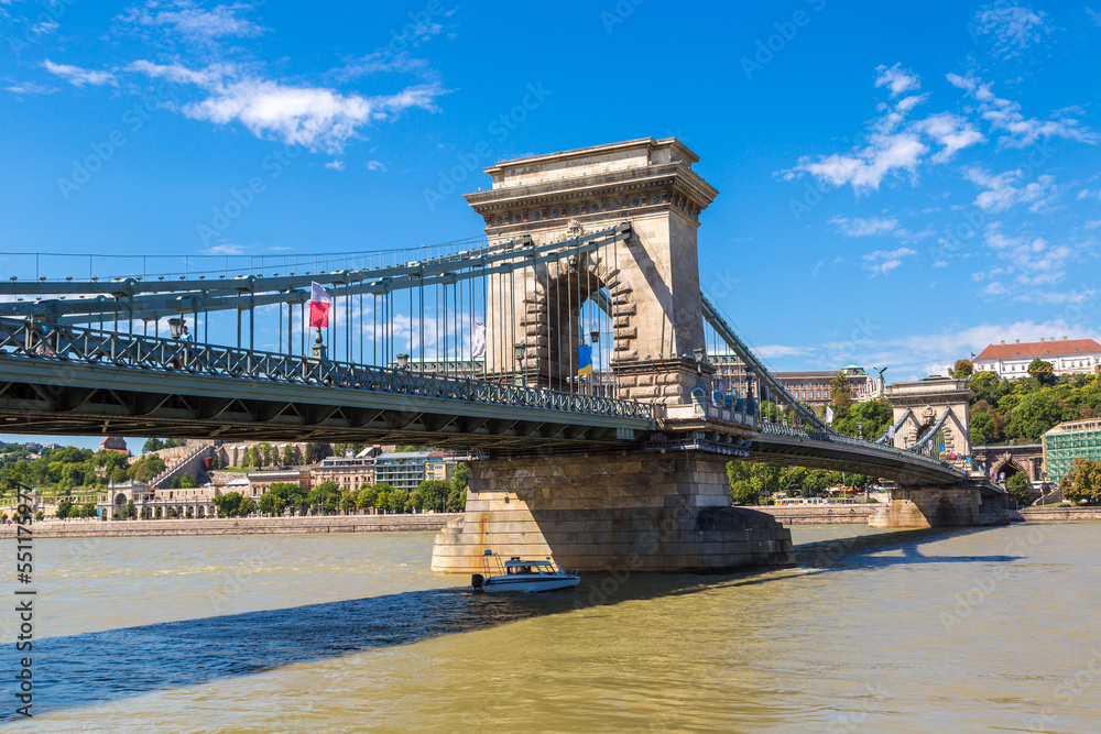 Obraz premium Szechenyi Chain bridge in Budapest