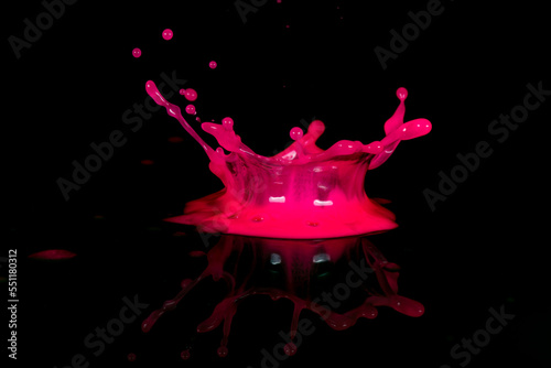 Obraz na płótnie red paint splash isolated w salonie