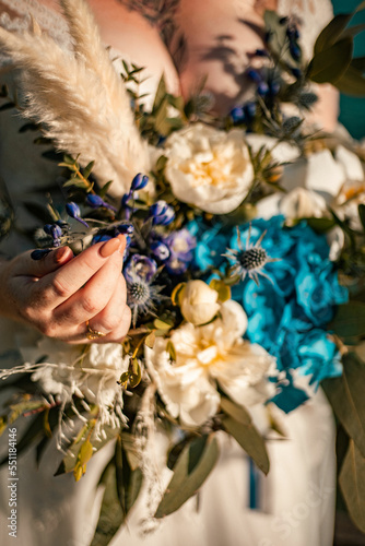 Jolie mariée et son bouquet