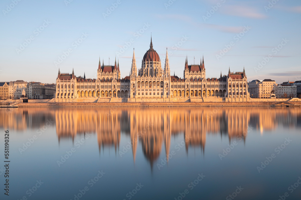 Obraz premium hungarian parliament building
