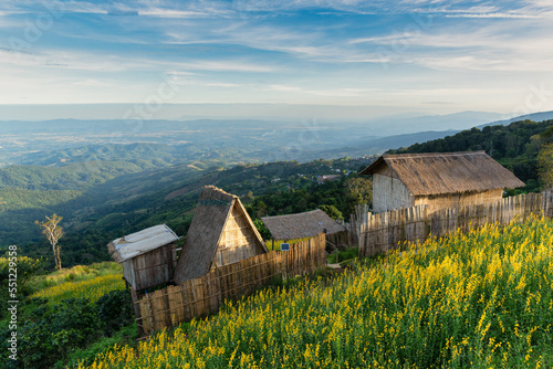 Fényképezés Cottages on Doi Mae Morn mountaintop with good scenic of beautiful mountainscape
