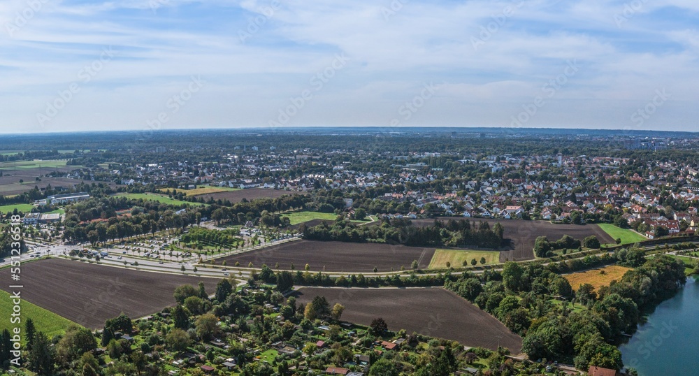 Ausblick auf den Park&Ride-Parkplatz und die Wendeschleife der Straßenbahn in Friedberg-West Ausblick auf den Park&Ride-Parkplatz und die Wendeschleife der Straßenbahn in Friedberg-West