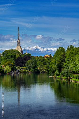 Turin river e Alps © alberto