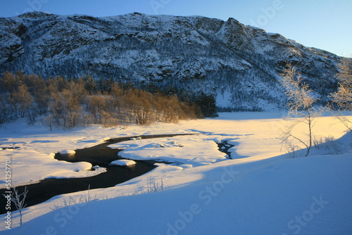 Fotografia Frozen river in Arctic winter landscape, Norway, Alta