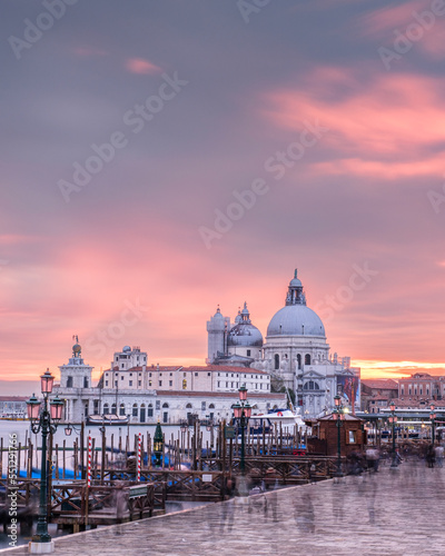 Abendrot über Basilica di Santa Maria della Salute, Venedig  © Jan Rzaczek