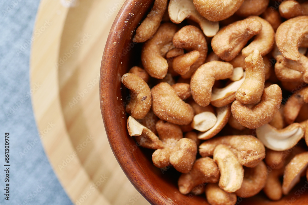 Fototapeta premium close up of cashew nuts in a bowl on table 