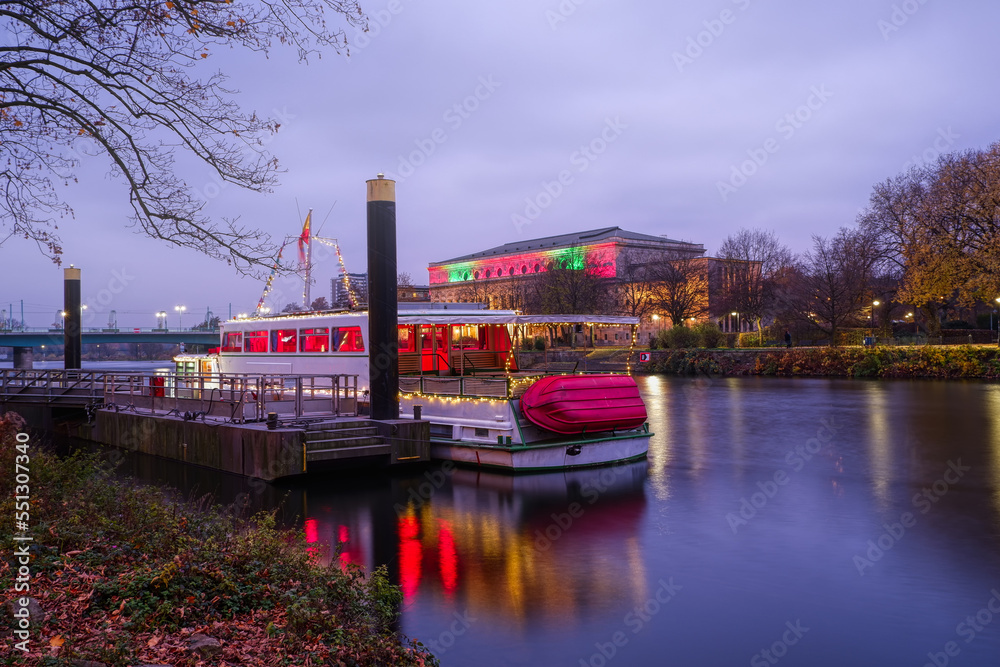 Boot und Theater in Mülheim an der Ruhr