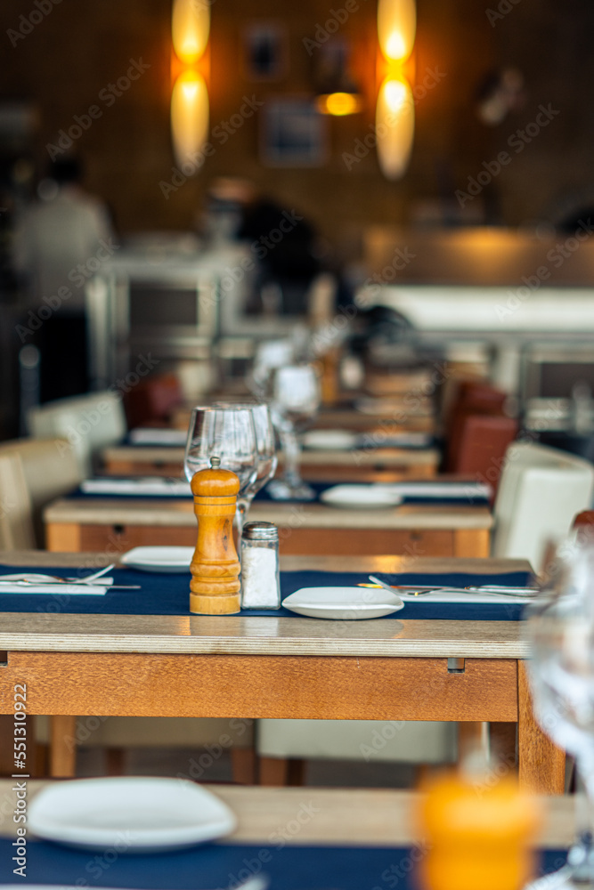 ables arranged and prepared for diners, in a restaurant without people