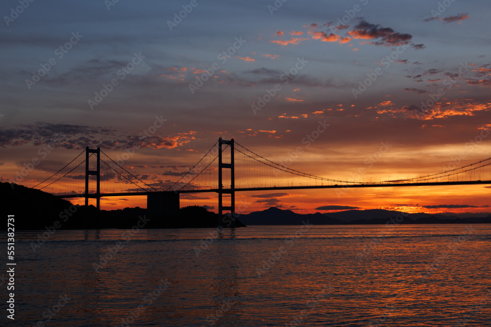 夕焼け空と来島海峡大橋