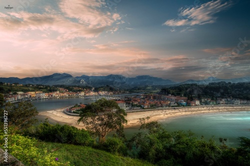 Panorámica sobre el pueblo de Ribadesella, Asturias, España