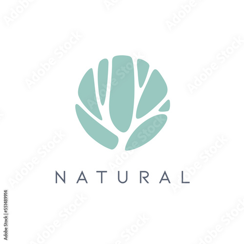 Vector logo design template. Green tree in the circle. Garden icon.
