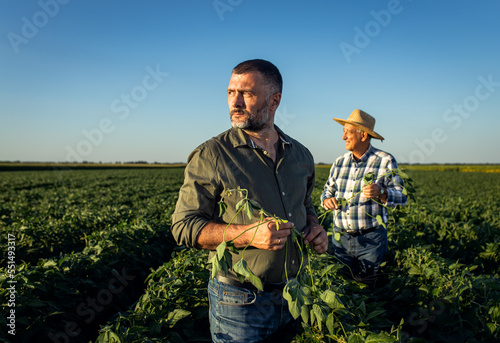 Obraz na płótnie Portrait of two farmers in a soy field.