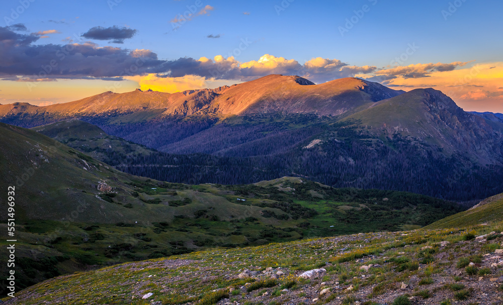 Naklejka premium Mountain Sunset Views from the Trail Ridge Road, Rocky Mountain National Park, Colorado