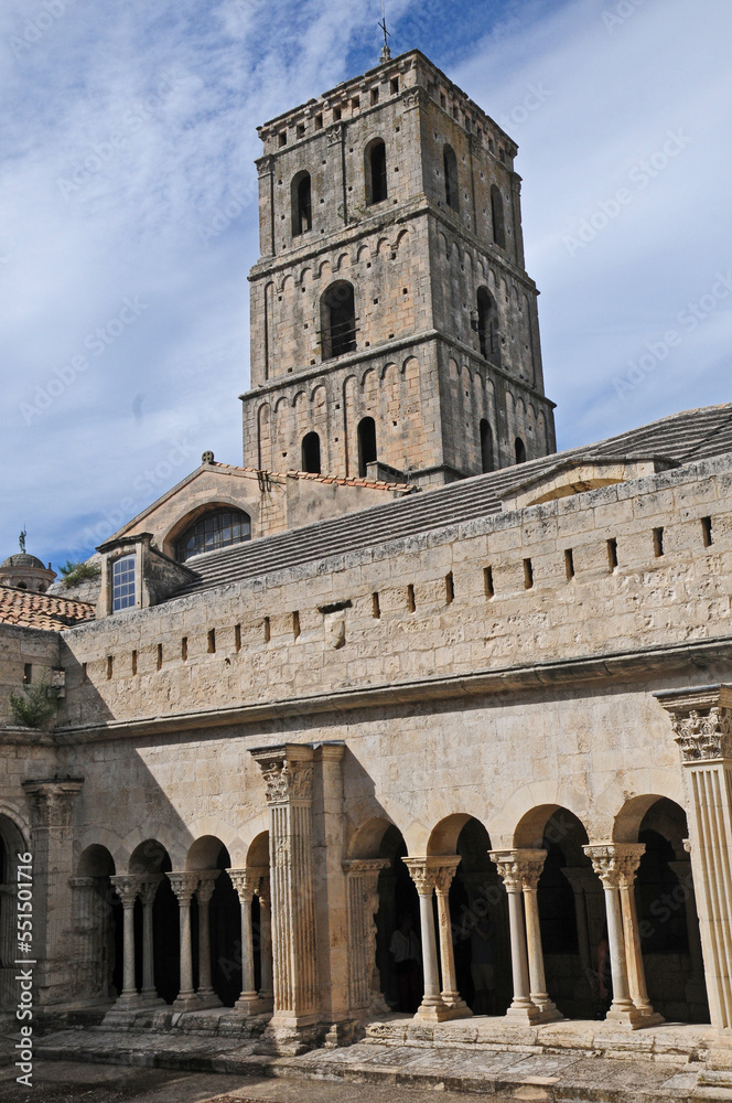 Obraz premium Arles, il chiostro della Cattedrale di Saint-Trophime - Provenza 