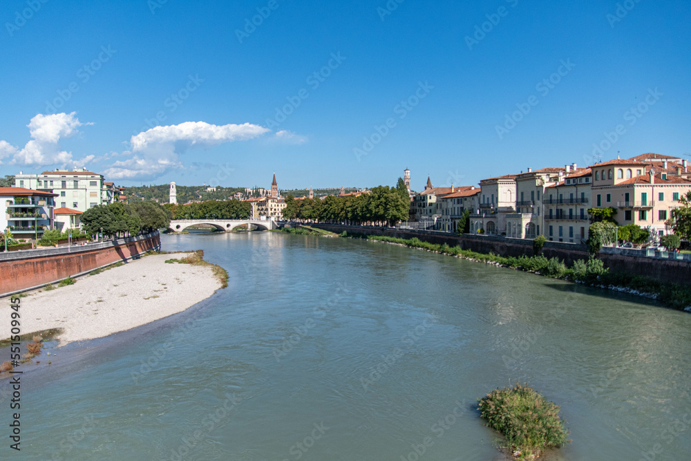 Obraz premium Blick auf den Fluss Etsch in Verona