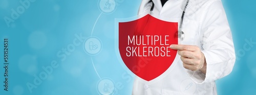 Multiple Sklerose (MS). Arzt hält rotes Schutzschild umgeben von Icons im Kreis. Medizinisches Wort im Symbol