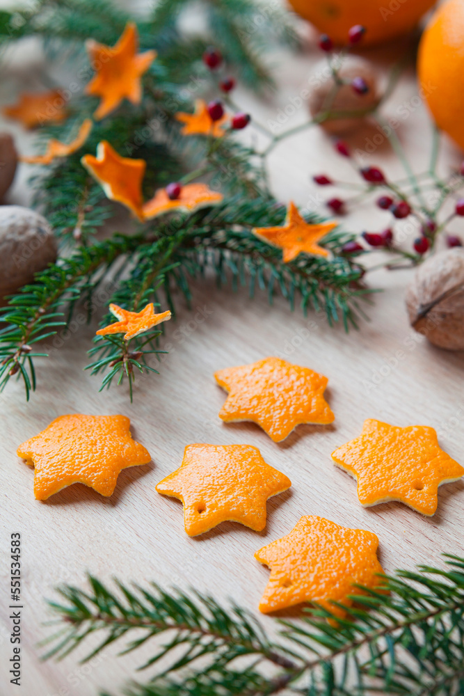 Zero waste handmade Christmas decor - a craft made by cutting in star shape the scrap orange peel. Once they dry can be used as ornaments to decorate a Christmas tree. Zero waste handmade Christmas decor - a craft made by cutting in star shape the scrap orange peel. Once they dry can be used as ornaments to decorate a Christmas tree.