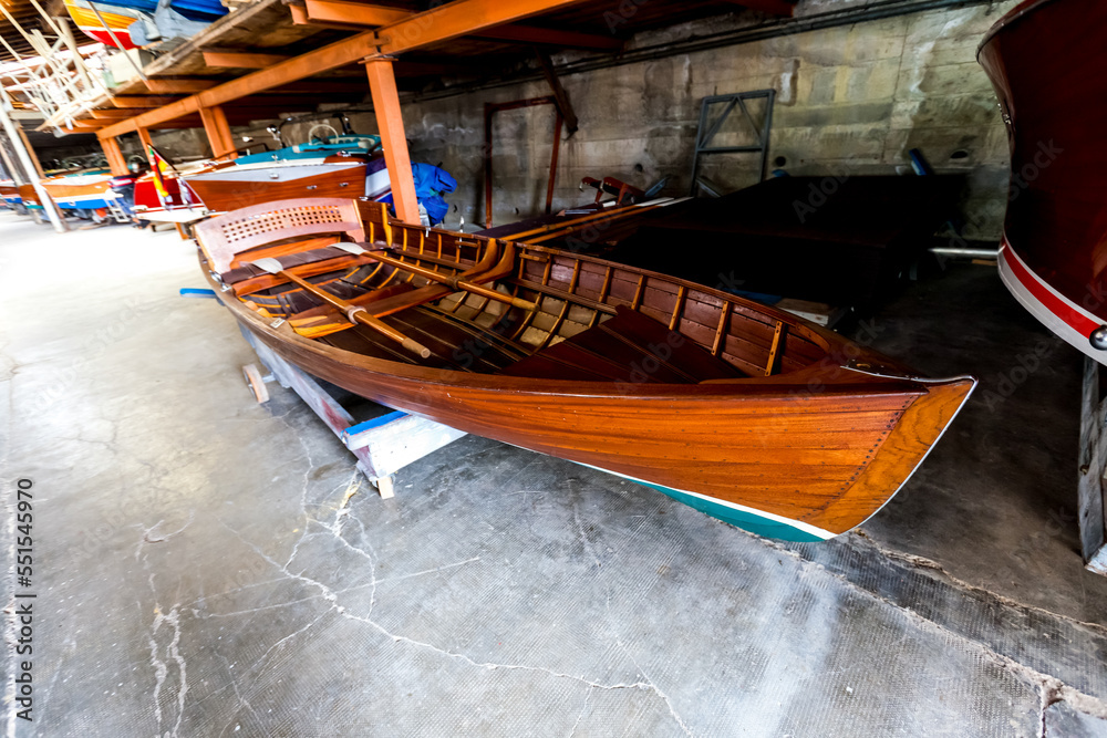 Obraz premium Vinage wooden motor boats in shipyard