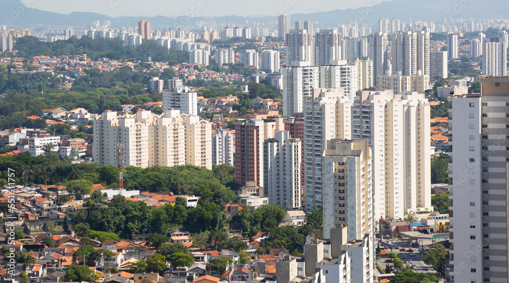 Fototapeta premium View of buildings, houses, streets and mountains in the city of Sao Paulo, Brazil