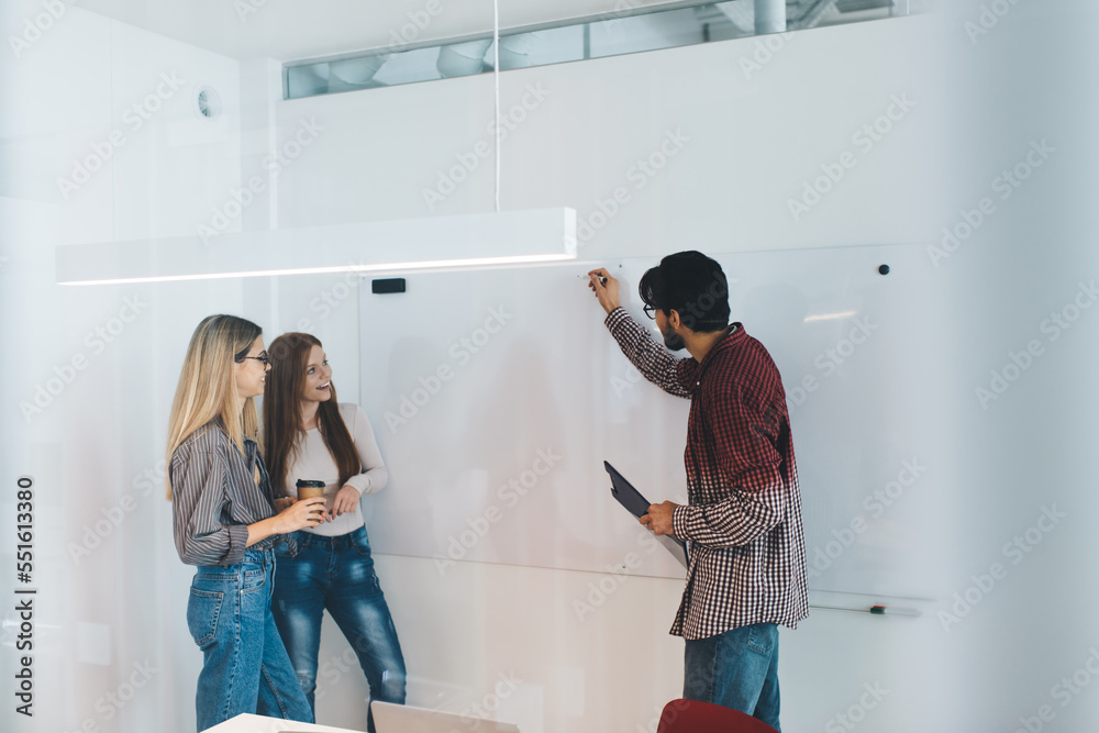 Obraz premium Team of coworkers with papers brainstorming