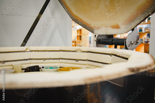 Foto Ceramic kiln in studio.