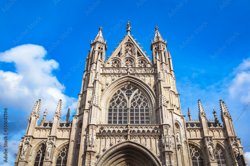 Fototapeta premium Church of Our Blessed Lady of the Sablon, or Eglise Notre Dame du Sablon in Brussels, Belgium. 15th-century Catholic church with baroque chapels & Gothic architecture in the Sablon district.