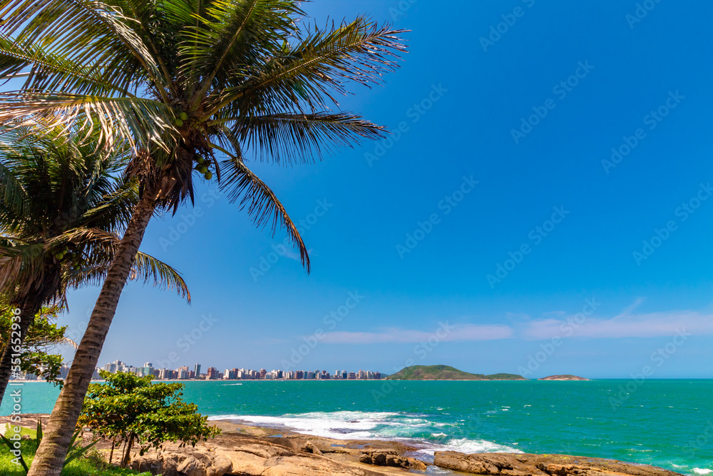 coqueiros e a Praia do Morro Guarapari região metropolitana de Vitória, Espirito Santo, Brasil