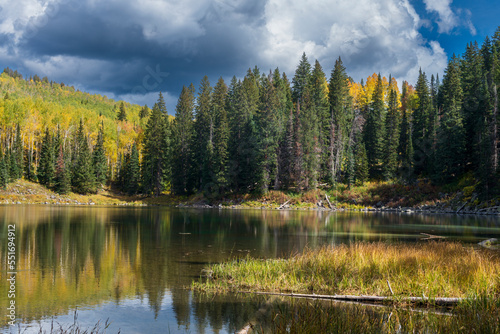 Fototapeta Naklejka Na Ścianę i Meble -  Autumn Lake in Western Colorado