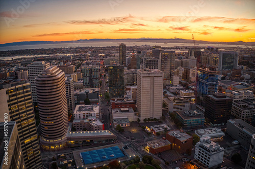 Tablou canvas Aerial View of Downtown Oakland, California at Dusk