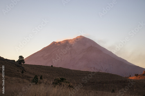 Popocatepetl en el camino a Paso de Cortes photo