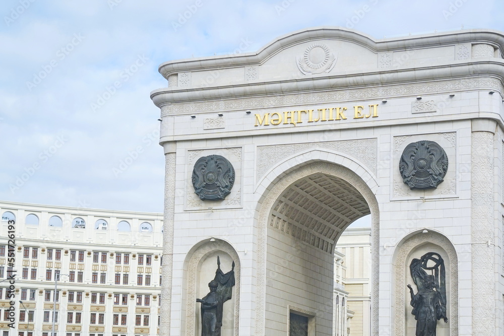 Obraz premium Astana, Kazakhstan - 10.17.2022 : A triumphal arch with an inscription in Kazakh - Mangilik El, dedicated to the independence of the country.