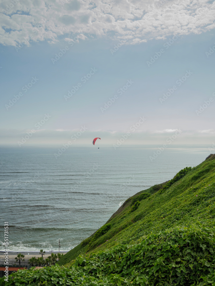 Parapente en la costa de Lima, Perú, Sudamérica Parapente en la costa de Lima, Perú, Sudamérica
