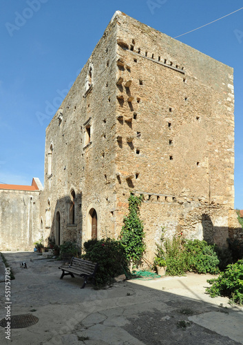 Le palais Rodino à Rodia près de Gazi en Crète photo