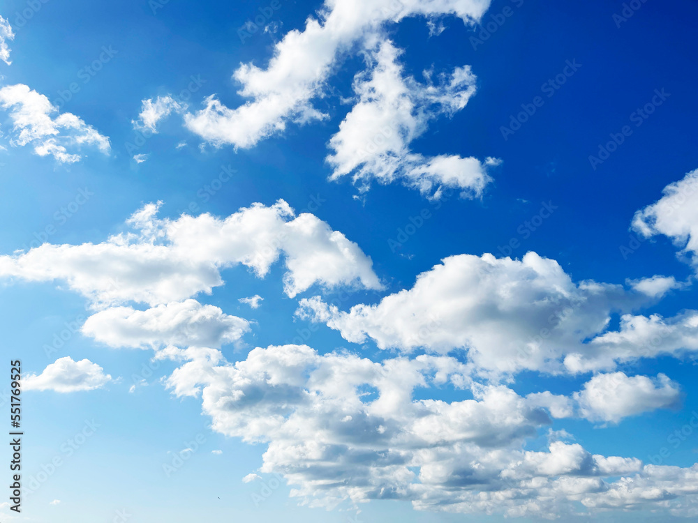 Fototapeta premium 青い空と白い雲