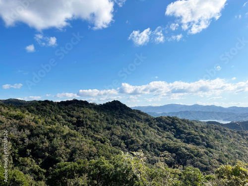 Fototapeta Naklejka Na Ścianę i Meble -  山頂から望む青空と山並み