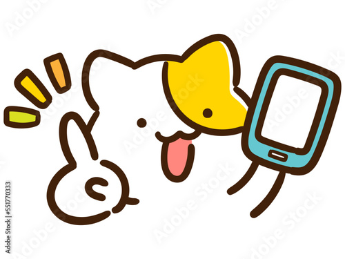 スマホを持ちながら人差し指を指して強調するかわいいねこのキャラクターの手書き風イラスト