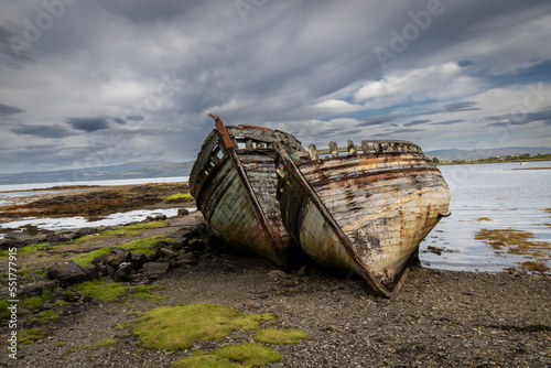 Obraz na płótnie Derelict boat wrecks on the Isle of Mull, Scotland w salonie
