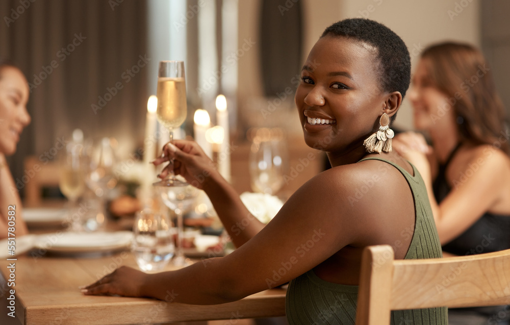 Φωτογραφία Friends, champagne and portrait girl at dinner celebration party to celebrate happy new year in house dining room