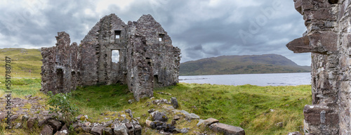Obraz na płótnie Calda House is a ruined manor house in the Scottish Highlands on the north shore of Loch Assynt w salonie
