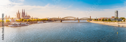 Obraz na płótnie Great Panoramic view of the city of Koln, the Rhine River, bridges and various ferries and ships at the pier. w salonie