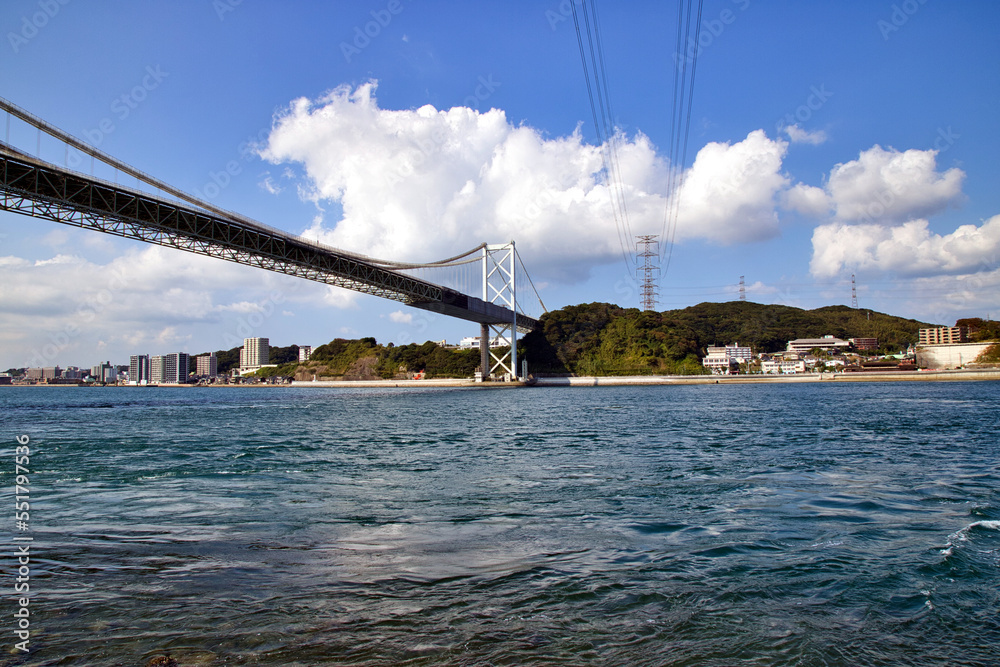 Naklejka premium 秋の関門海峡と関門橋 ( Autumn landscape of Kanmonkyo Bridge and The Kanmon Straits, Kitakyushu-city, Fukuoka-prefecture, Japan )